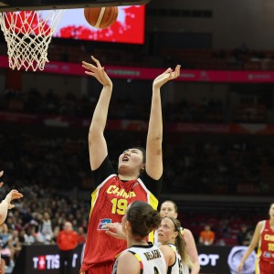 未来可期，张子宇出场18分钟15投10中独揽20分11板